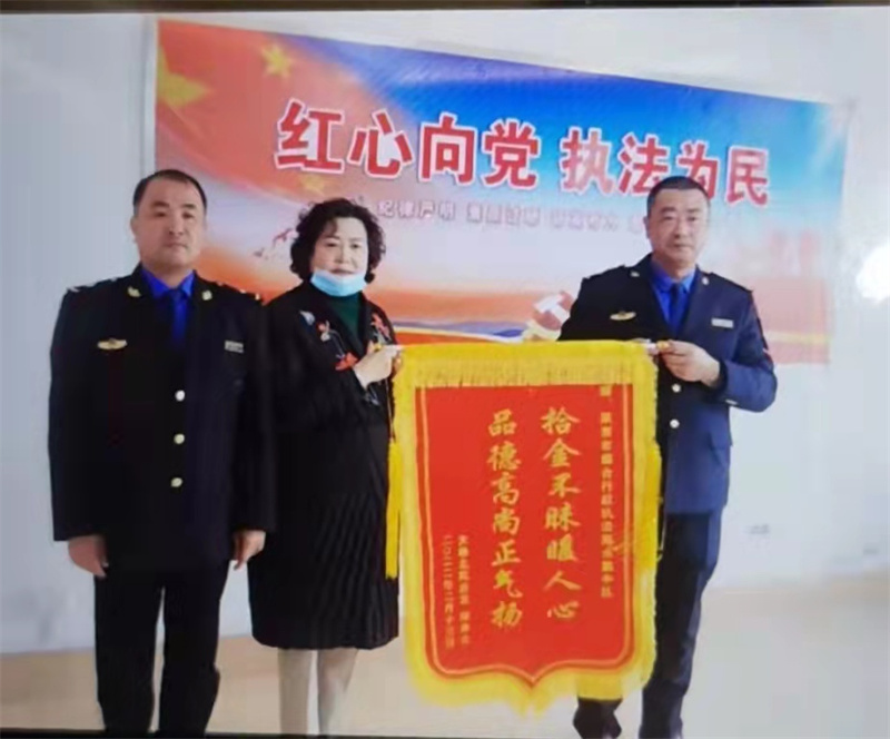 60萬！青島萊西老兵退伍不褪色 拾金不昧揚正氣