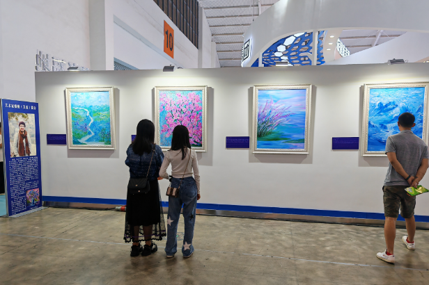 《藝術(shù)喚醒生命》藝術(shù)療愈作品展亮相昆明南博會(huì)，引領(lǐng)康養(yǎng)新風(fēng)尚